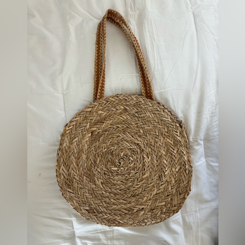 Universal Thread Straw Round Bag
